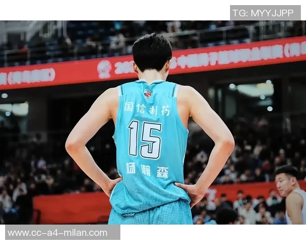 杨瀚森半场表现抢眼数据全面但下半场机会寥寥令人惋惜 杨瀚森半场表现抢眼数据全面但下半场机会寥寥令人惋惜