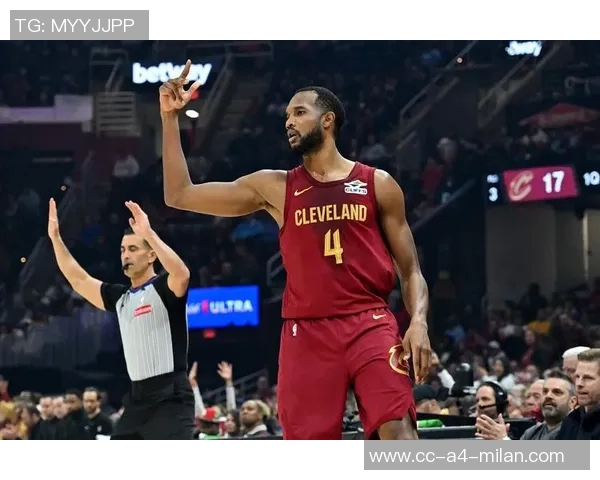 莫布里上半场表现出色三投三中贡献八分三板两助攻助力球队攻势 莫布里上半场表现出色三投三中贡献八分三板两助攻助力球队攻势